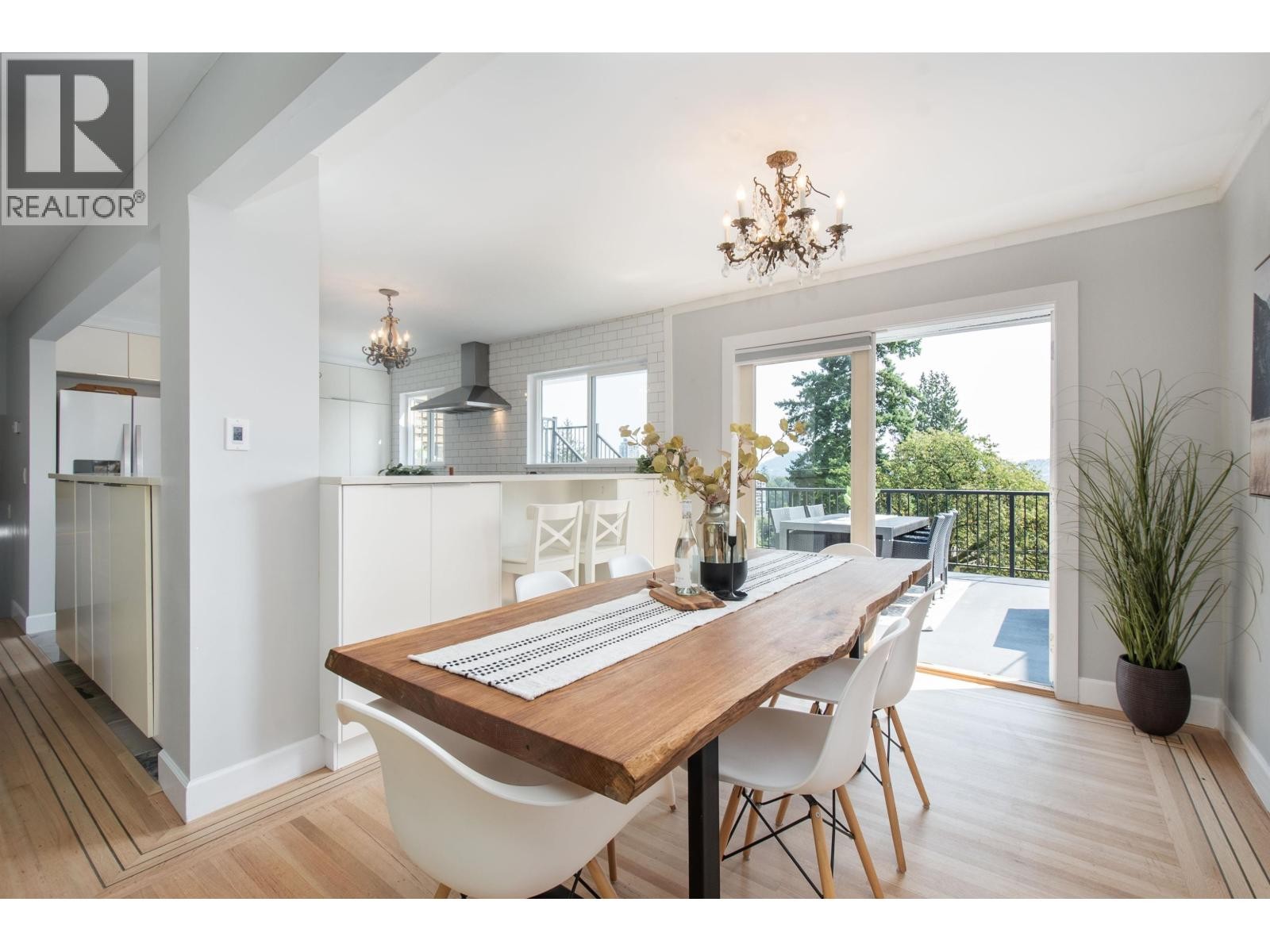 












1179 CLOVERLEY STREET

,
North Vancouver,




British Columbia
V7L1N7

