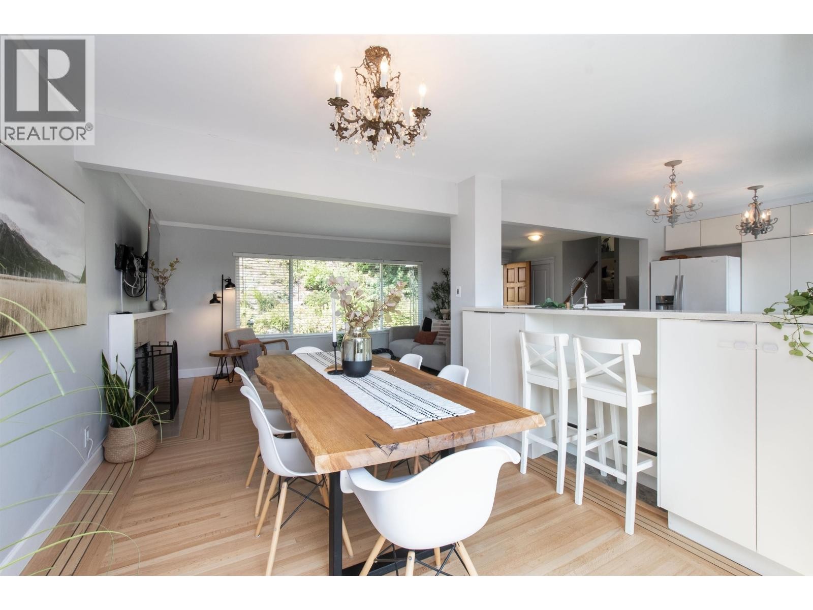 












1179 CLOVERLEY STREET

,
North Vancouver,




British Columbia
V7L1N7


