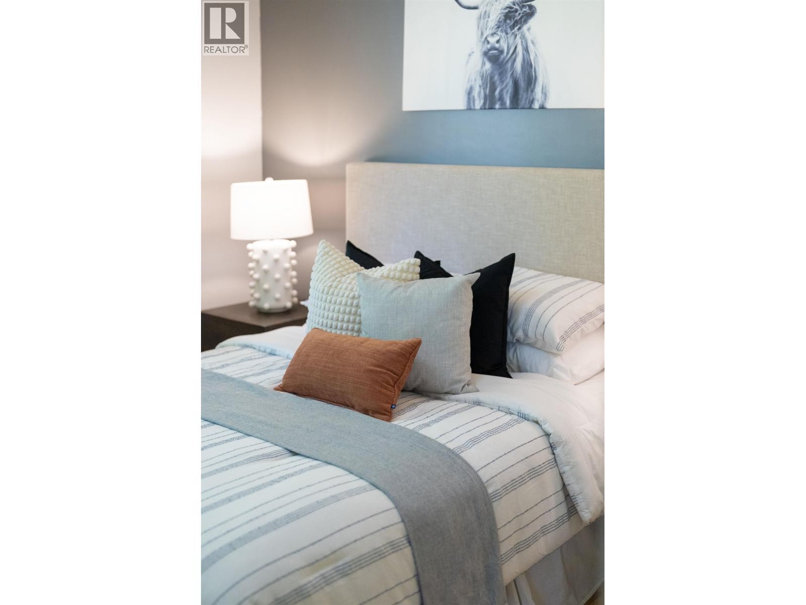 












1179 CLOVERLEY STREET

,
North Vancouver,




British Columbia
V7L1N7

