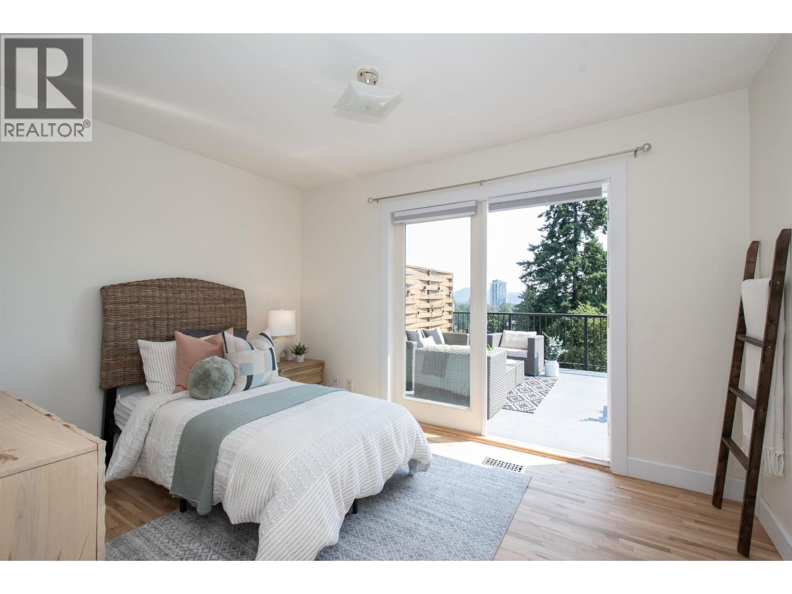 












1179 CLOVERLEY STREET

,
North Vancouver,




British Columbia
V7L1N7

