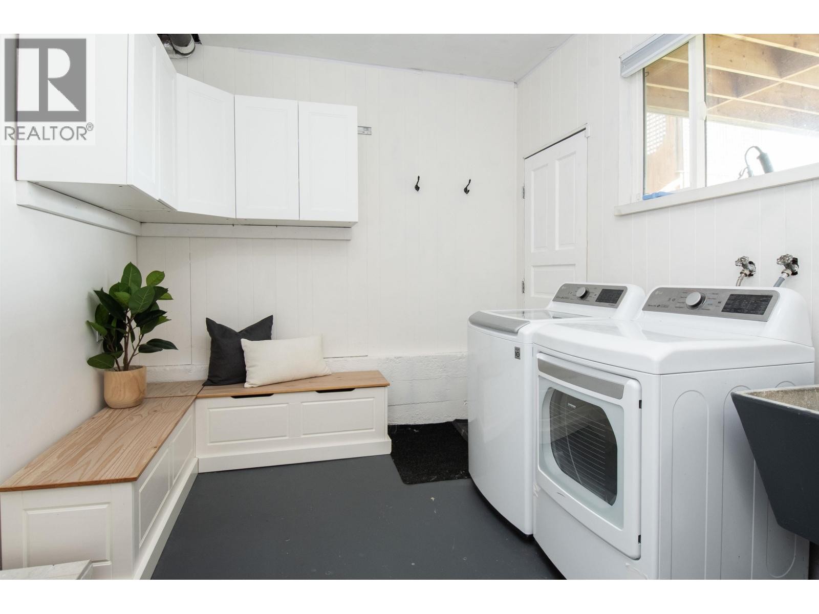 












1179 CLOVERLEY STREET

,
North Vancouver,




British Columbia
V7L1N7

