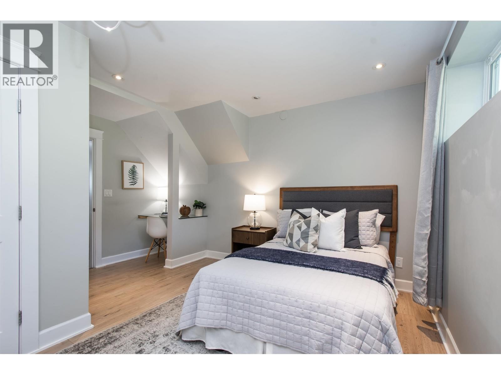 












1179 CLOVERLEY STREET

,
North Vancouver,




British Columbia
V7L1N7

