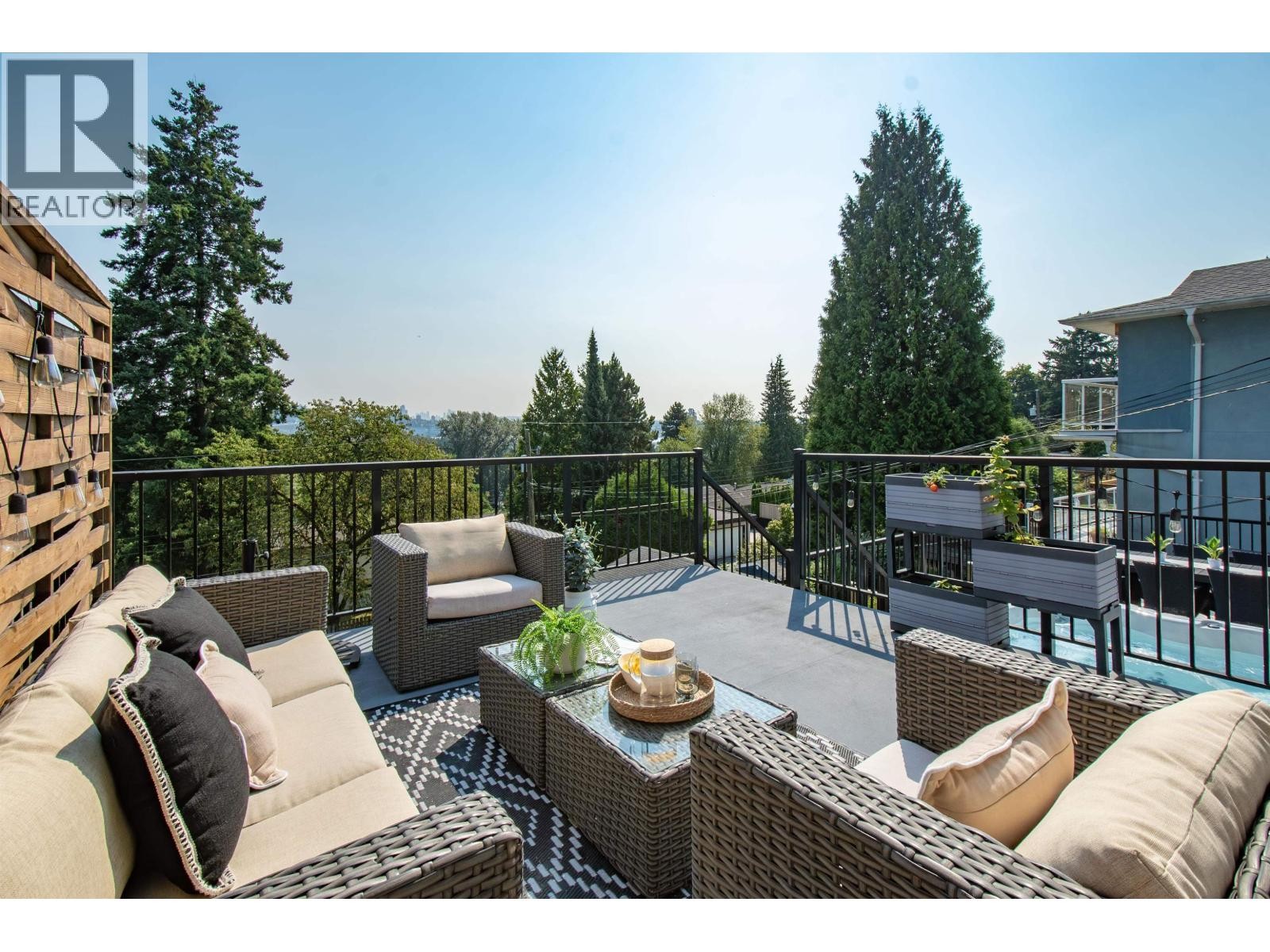 












1179 CLOVERLEY STREET

,
North Vancouver,




British Columbia
V7L1N7

