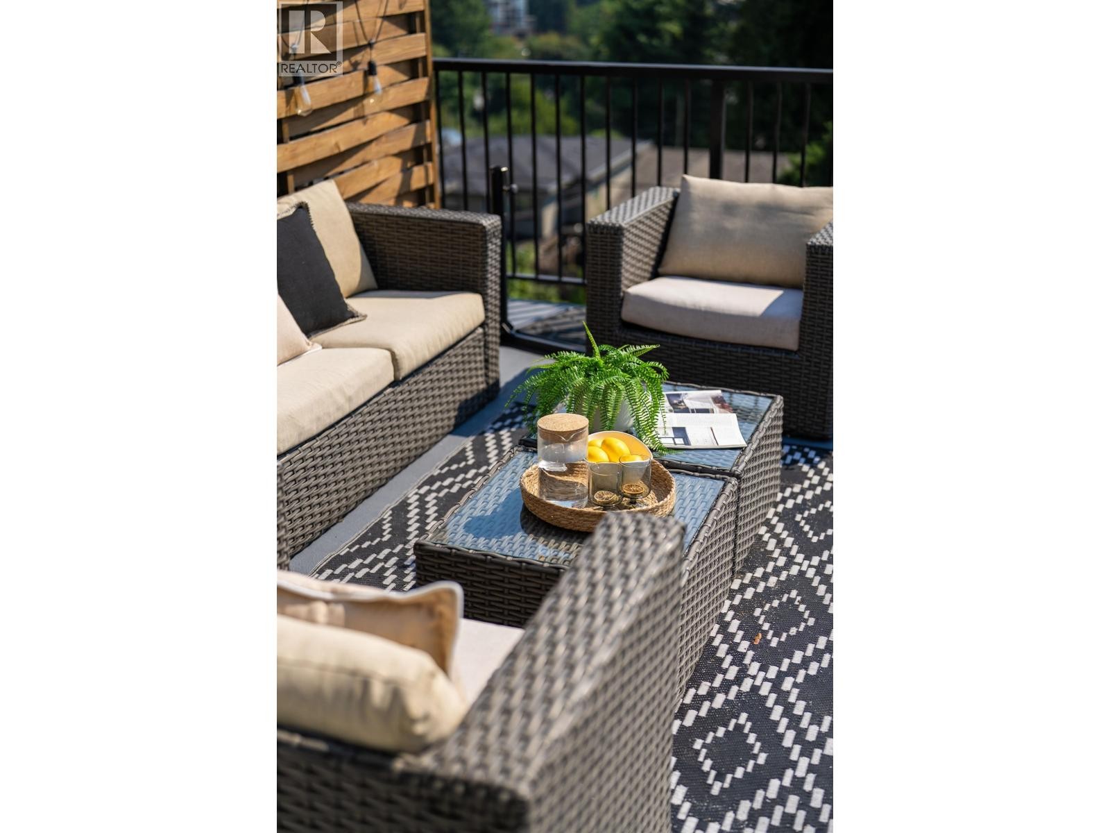 












1179 CLOVERLEY STREET

,
North Vancouver,




British Columbia
V7L1N7

