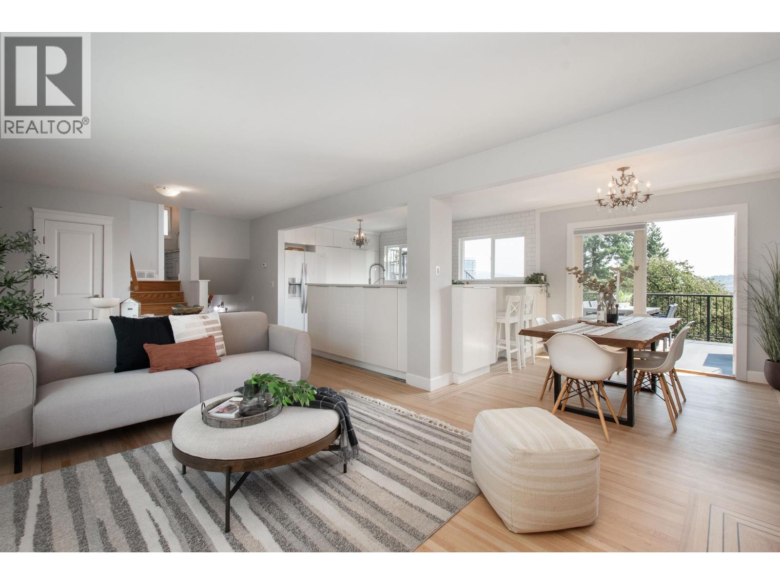 












1179 CLOVERLEY STREET

,
North Vancouver,




British Columbia
V7L1N7

