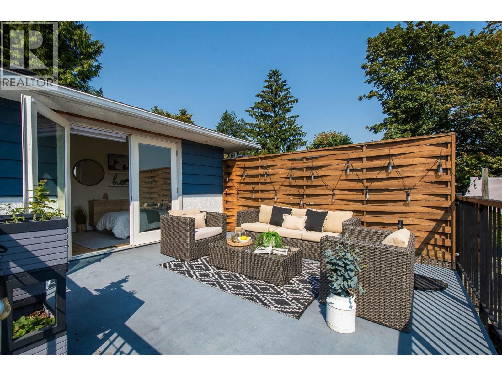 












1179 CLOVERLEY STREET

,
North Vancouver,




British Columbia
V7L1N7

