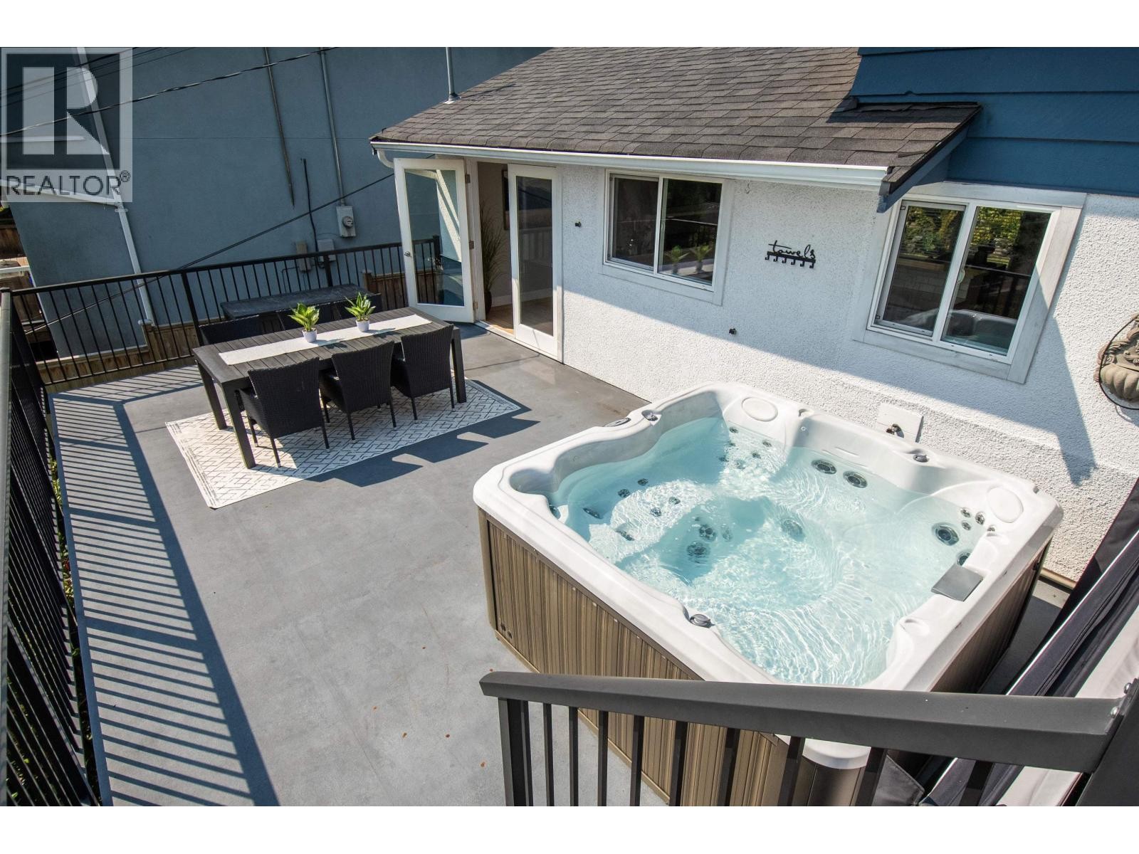 












1179 CLOVERLEY STREET

,
North Vancouver,




British Columbia
V7L1N7


