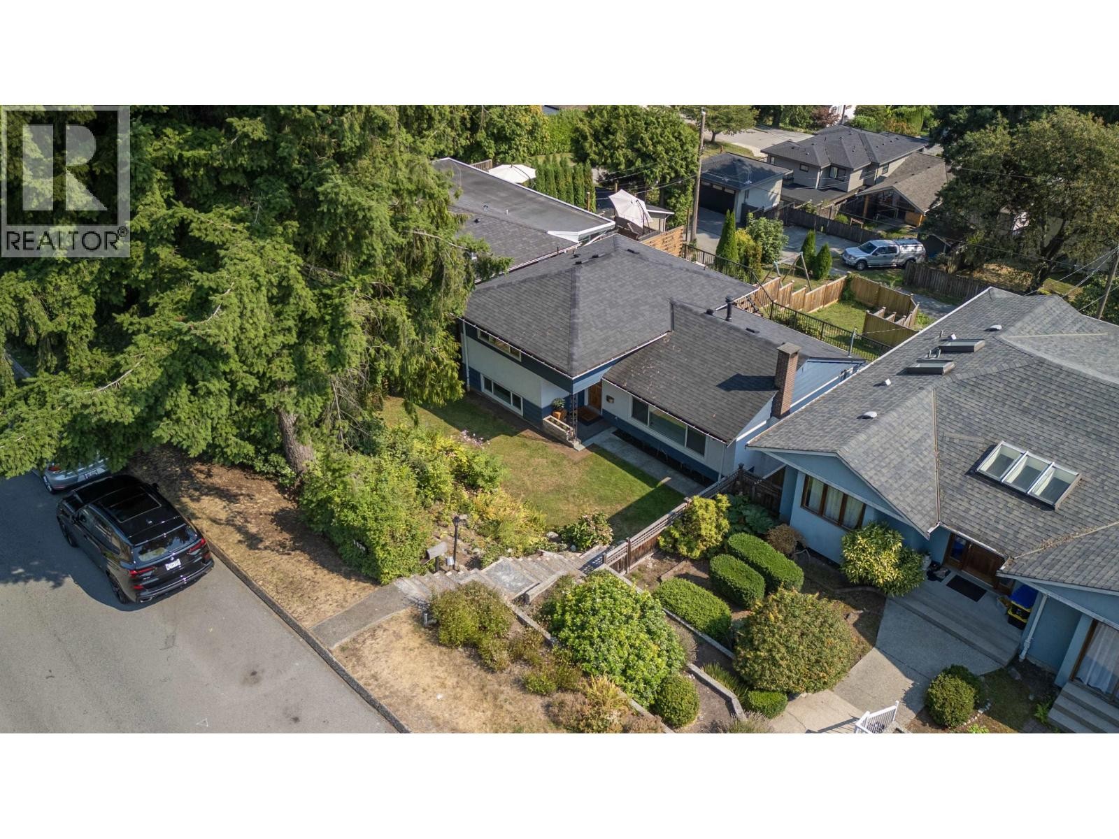 












1179 CLOVERLEY STREET

,
North Vancouver,




British Columbia
V7L1N7

