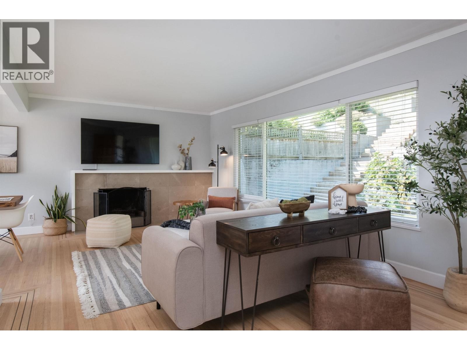 












1179 CLOVERLEY STREET

,
North Vancouver,




British Columbia
V7L1N7

