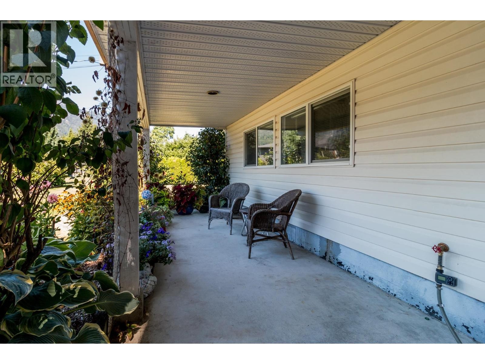 












40258 KALODON ROAD

,
Squamish,




British Columbia
V8B0G2

