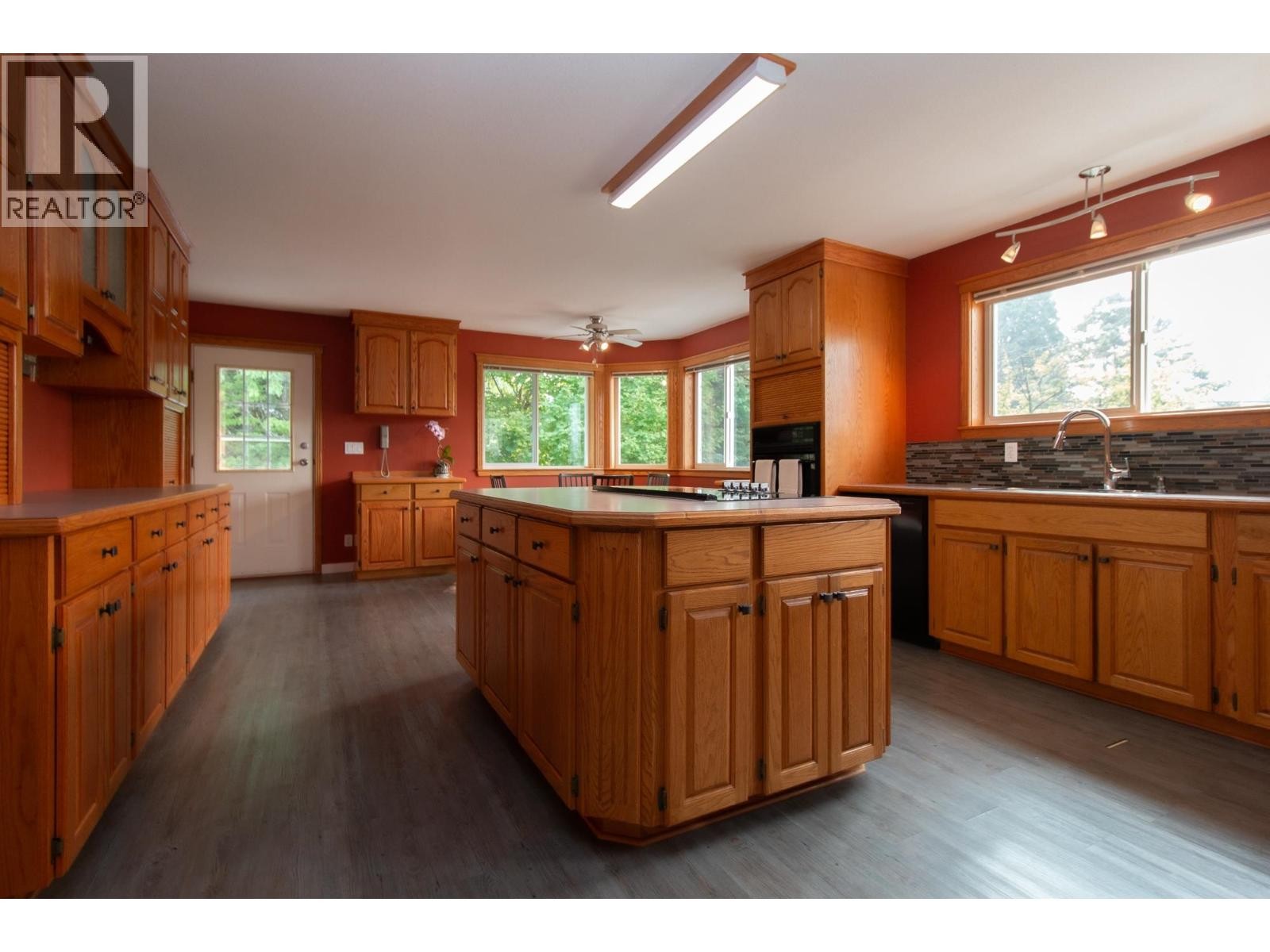 












40258 KALODON ROAD

,
Squamish,




British Columbia
V8B0G2

