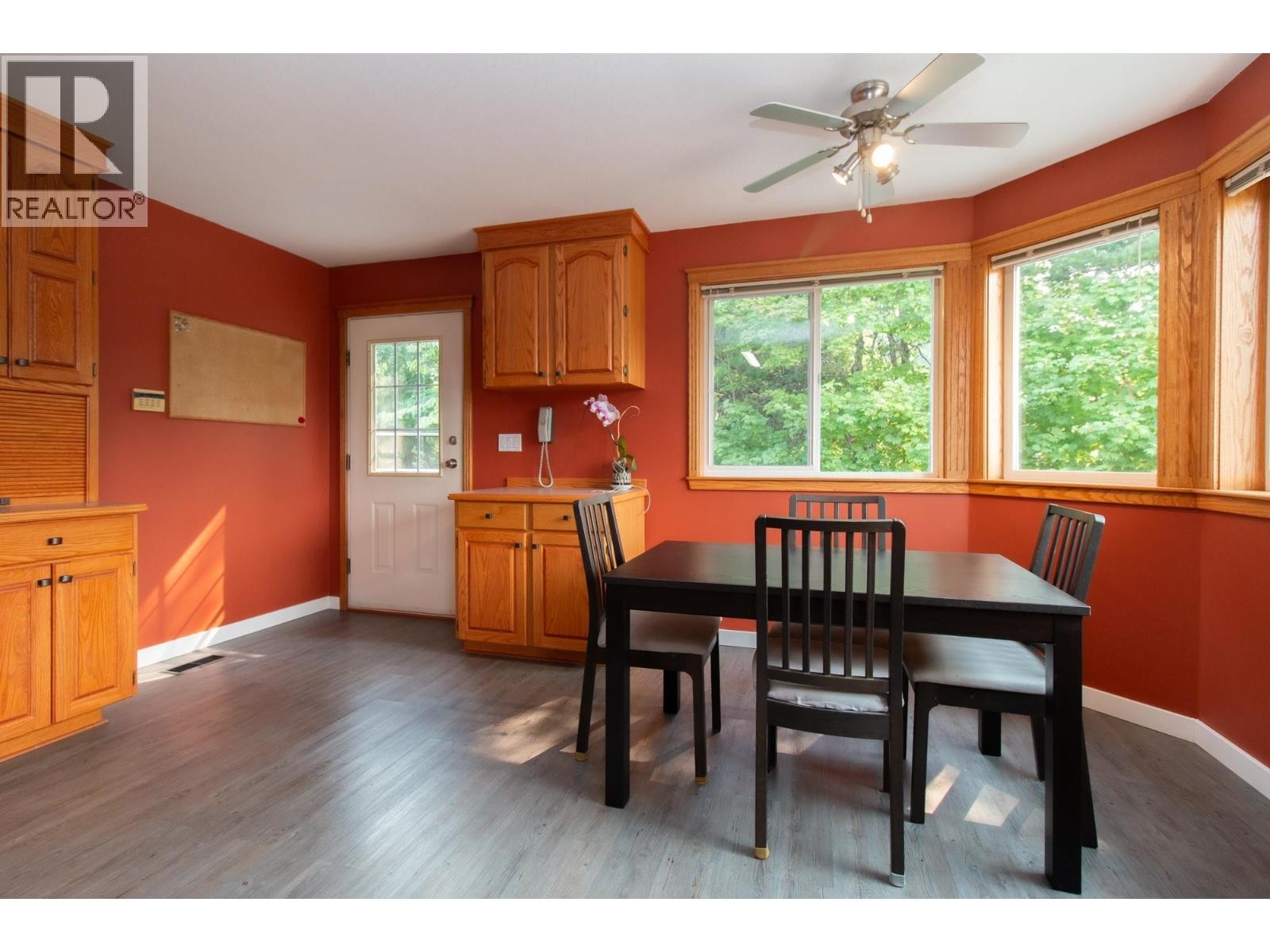 












40258 KALODON ROAD

,
Squamish,




British Columbia
V8B0G2


