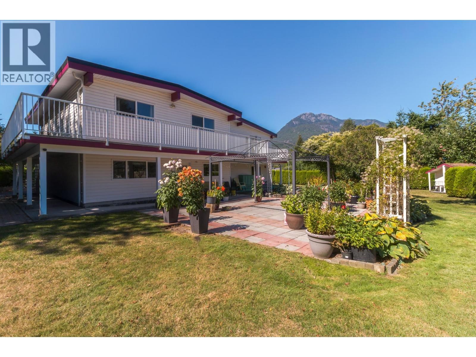 












40258 KALODON ROAD

,
Squamish,




British Columbia
V8B0G2

