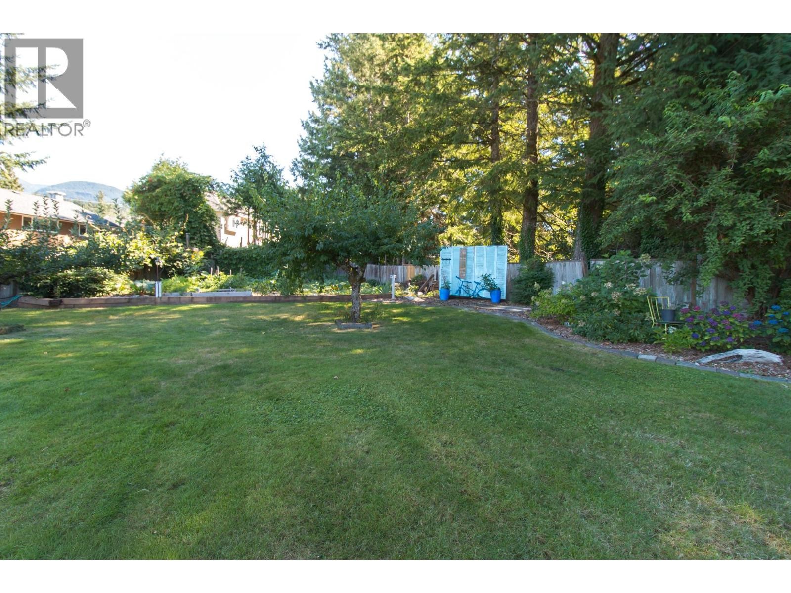 












40258 KALODON ROAD

,
Squamish,




British Columbia
V8B0G2

