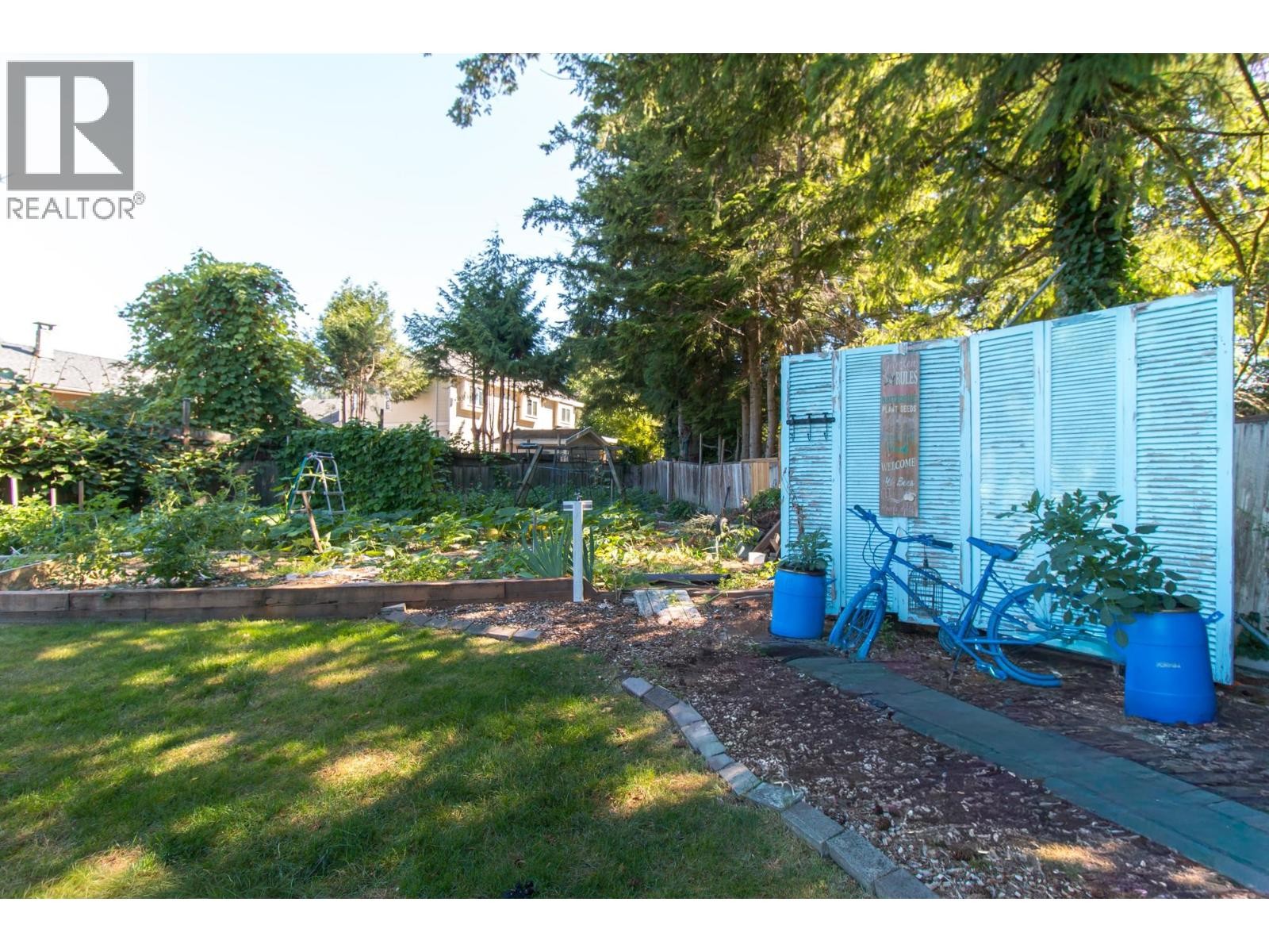 












40258 KALODON ROAD

,
Squamish,




British Columbia
V8B0G2

