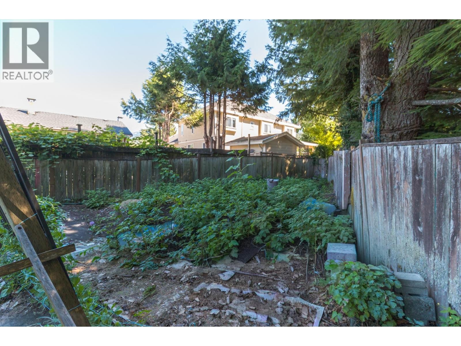 












40258 KALODON ROAD

,
Squamish,




British Columbia
V8B0G2

