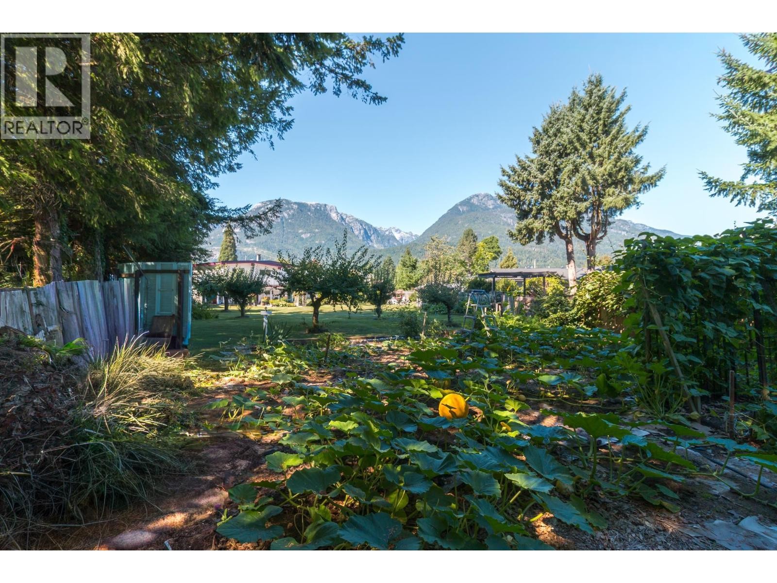 












40258 KALODON ROAD

,
Squamish,




British Columbia
V8B0G2

