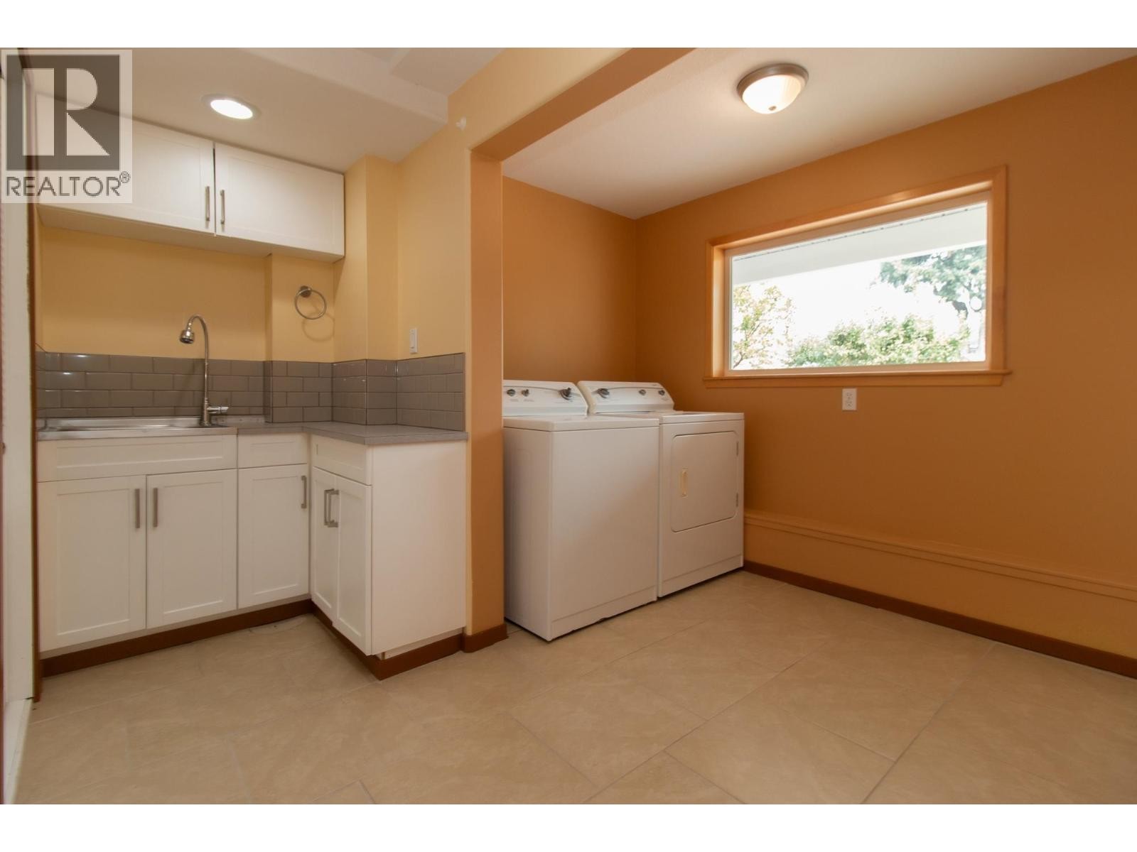 












40258 KALODON ROAD

,
Squamish,




British Columbia
V8B0G2

