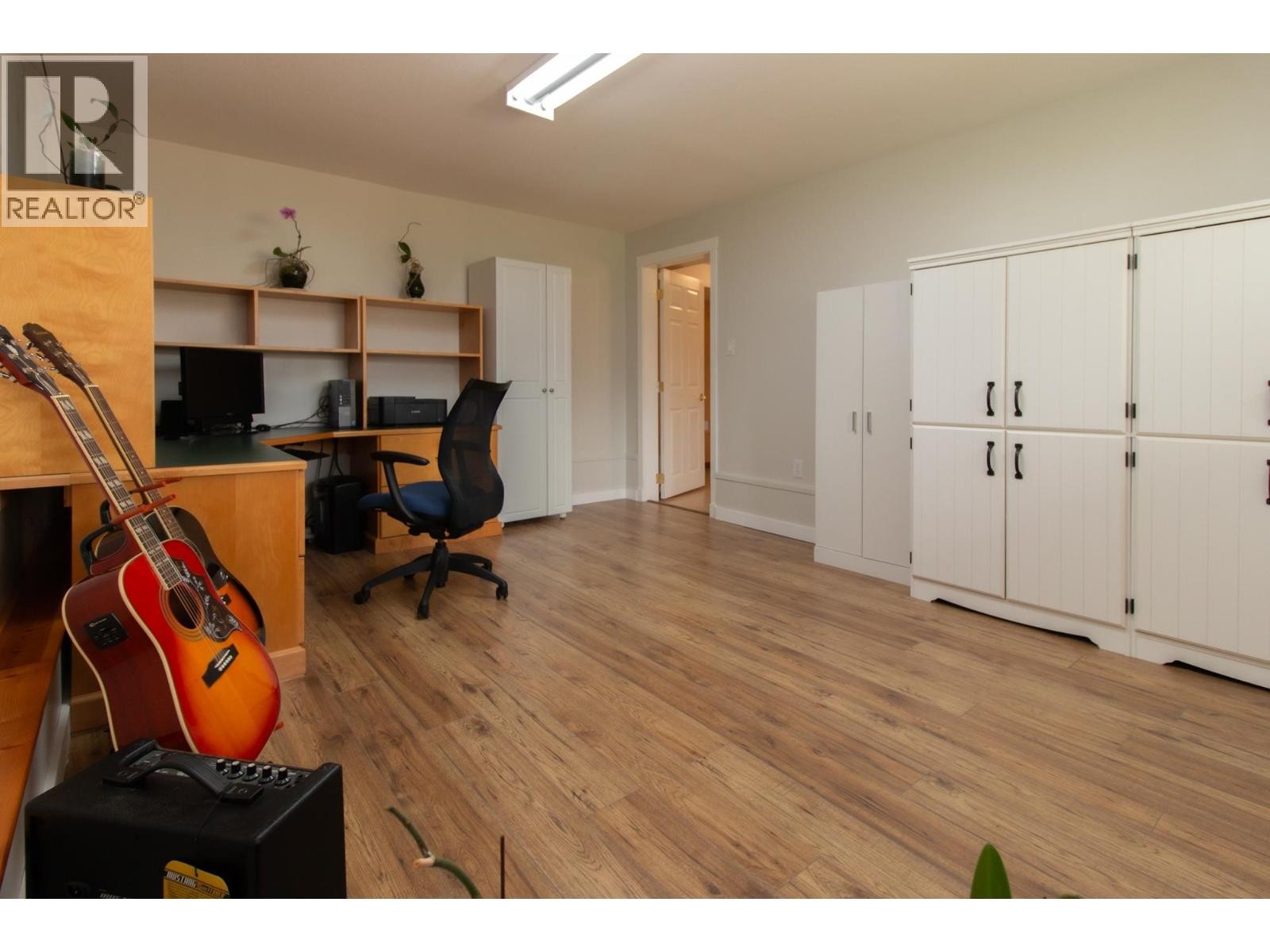 












40258 KALODON ROAD

,
Squamish,




British Columbia
V8B0G2


