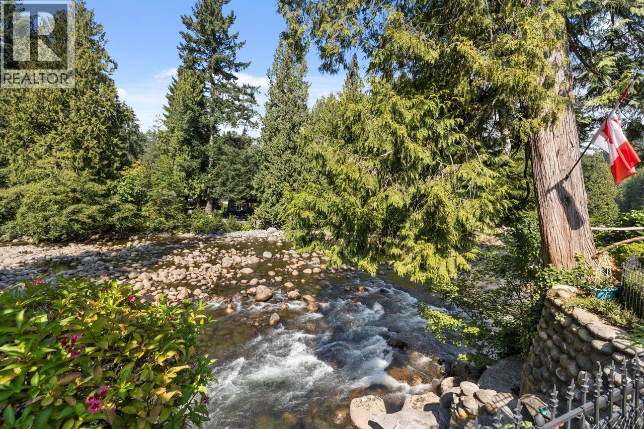 












849 RIVERSIDE DRIVE

,
North Vancouver,




British Columbia
V7H1V6

