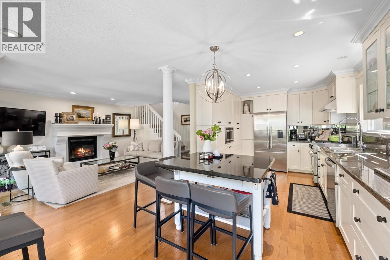 












849 RIVERSIDE DRIVE

,
North Vancouver,




British Columbia
V7H1V6

