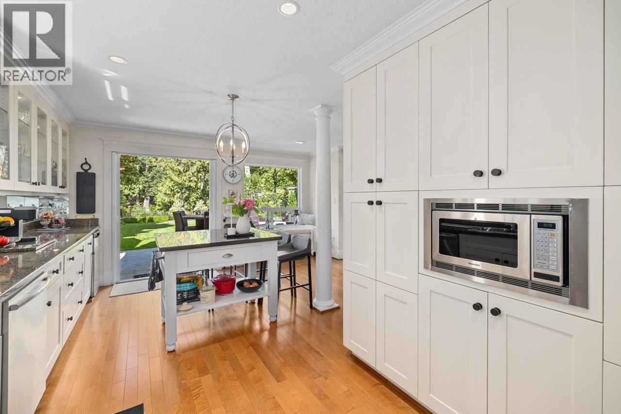 












849 RIVERSIDE DRIVE

,
North Vancouver,




British Columbia
V7H1V6

