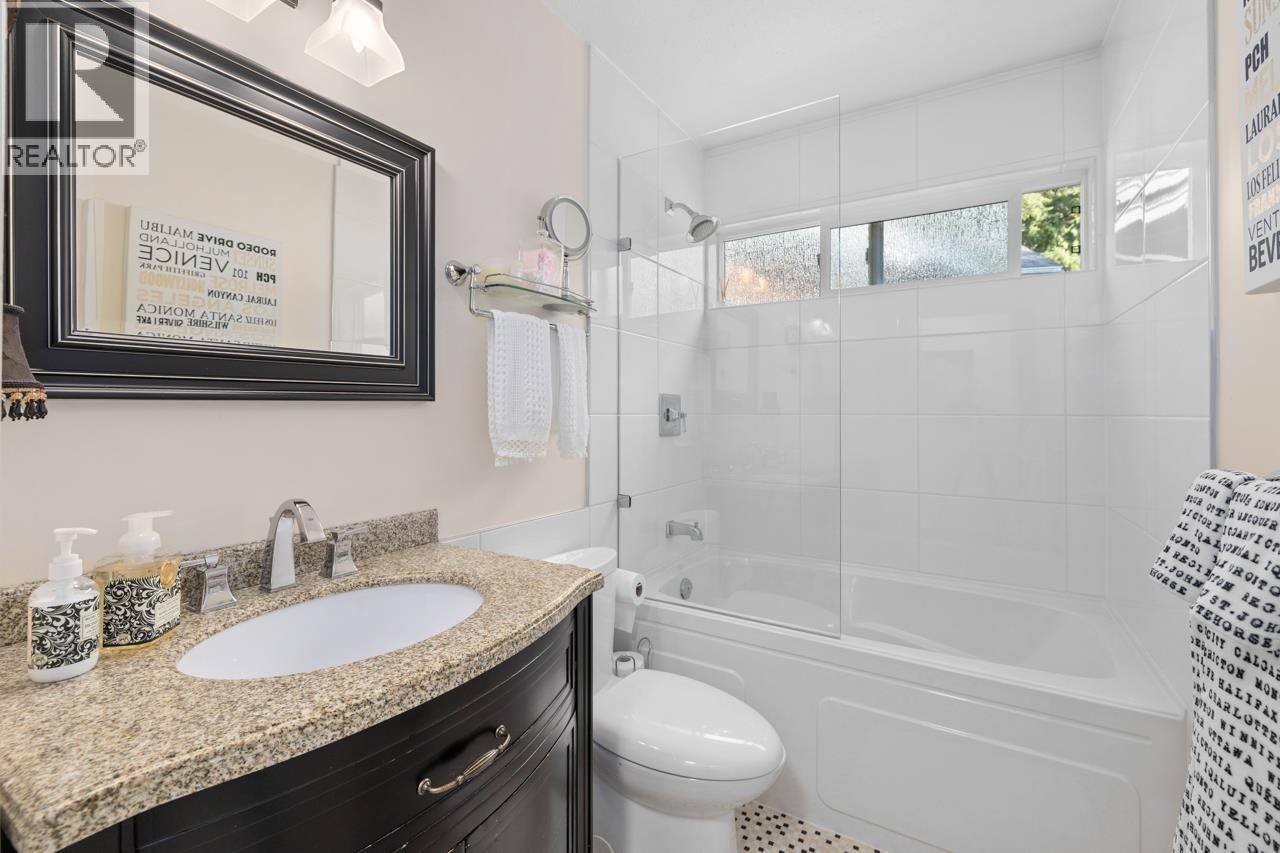 












849 RIVERSIDE DRIVE

,
North Vancouver,




British Columbia
V7H1V6

