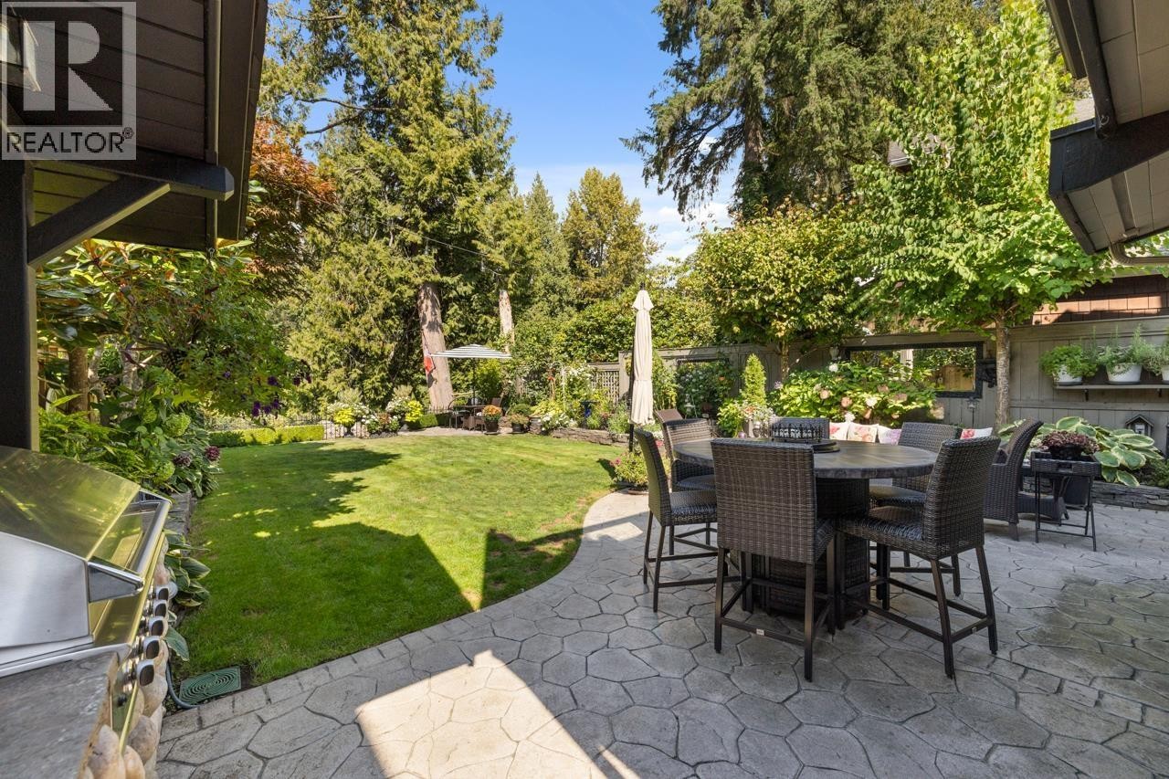 












849 RIVERSIDE DRIVE

,
North Vancouver,




British Columbia
V7H1V6

