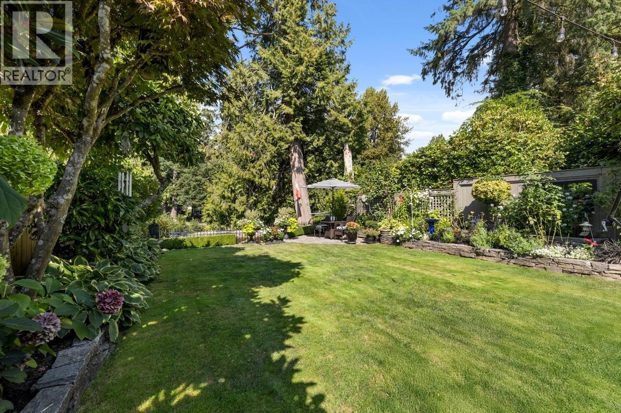 












849 RIVERSIDE DRIVE

,
North Vancouver,




British Columbia
V7H1V6

