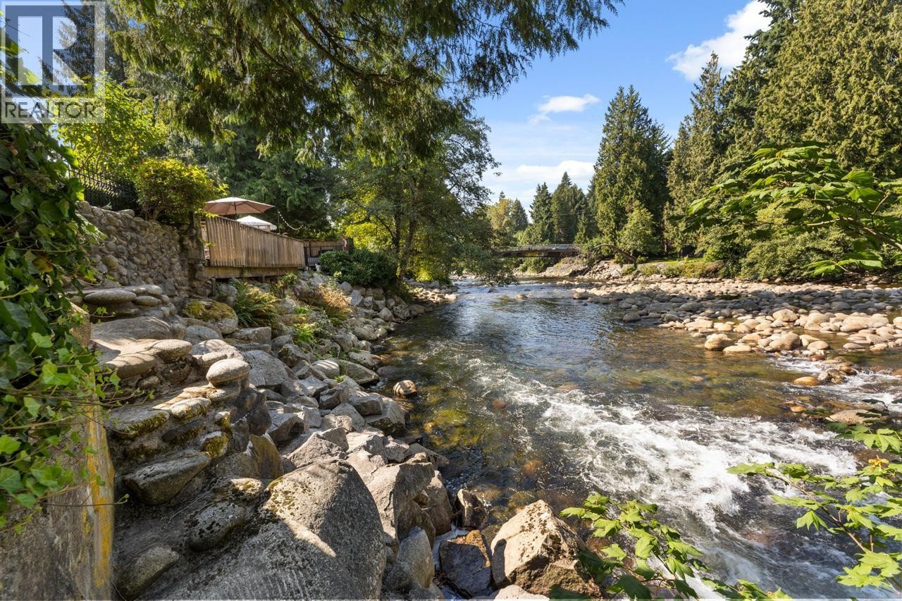 












849 RIVERSIDE DRIVE

,
North Vancouver,




British Columbia
V7H1V6

