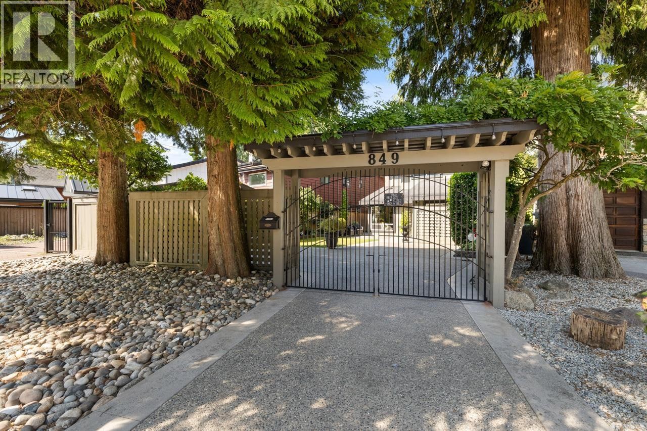 












849 RIVERSIDE DRIVE

,
North Vancouver,




British Columbia
V7H1V6

