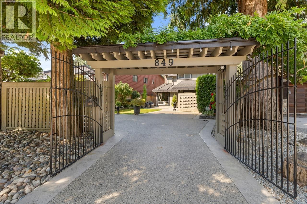 












849 RIVERSIDE DRIVE

,
North Vancouver,




British Columbia
V7H1V6

