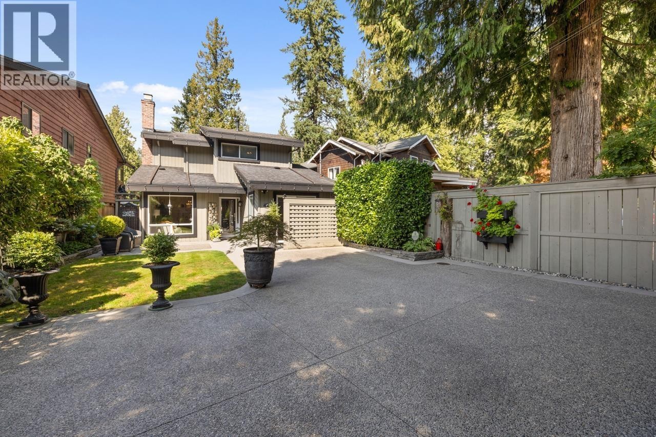 












849 RIVERSIDE DRIVE

,
North Vancouver,




British Columbia
V7H1V6

