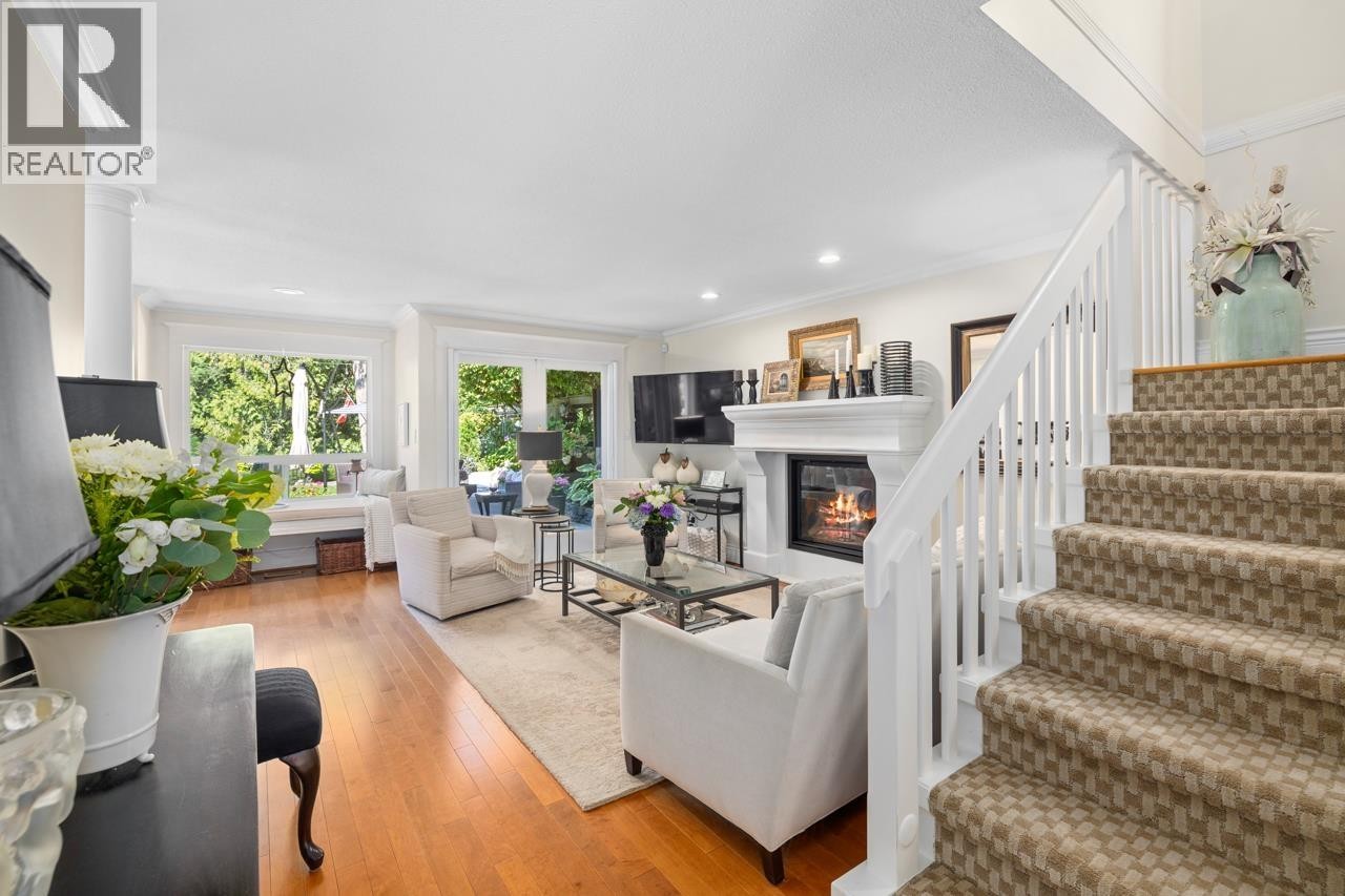 












849 RIVERSIDE DRIVE

,
North Vancouver,




British Columbia
V7H1V6

