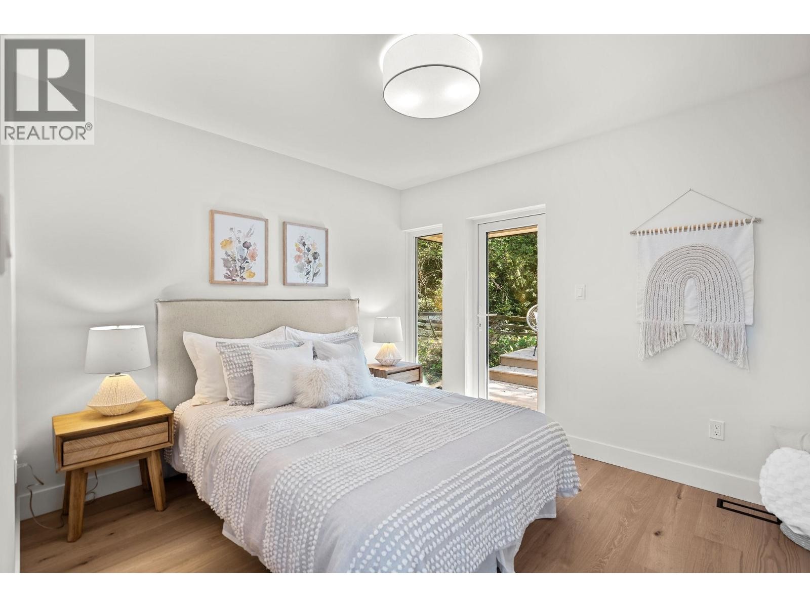 












5061 BEAR LANE

,
West Vancouver,




British Columbia
V7W1L2

