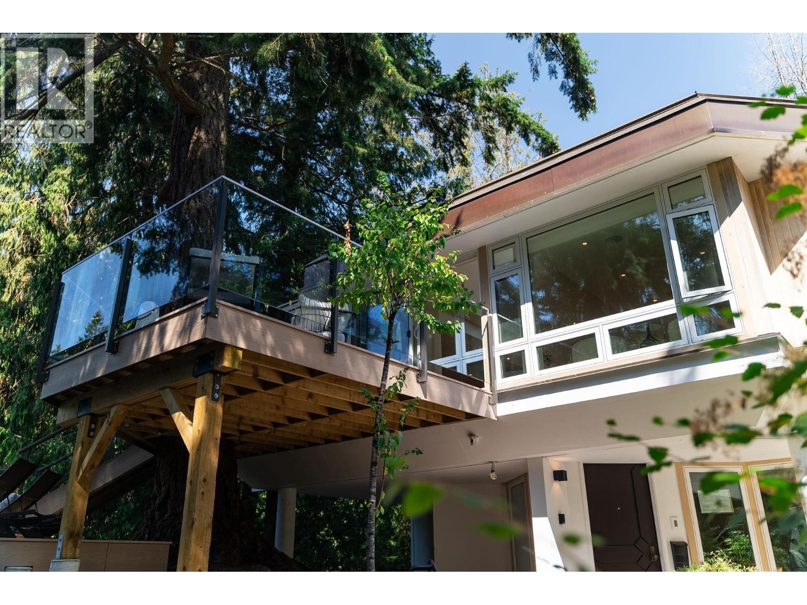 












5061 BEAR LANE

,
West Vancouver,




British Columbia
V7W1L2

