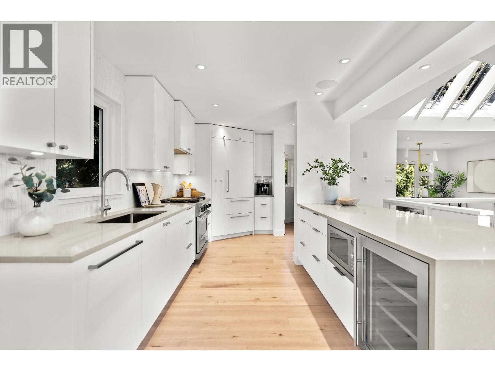 












5061 BEAR LANE

,
West Vancouver,




British Columbia
V7W1L2

