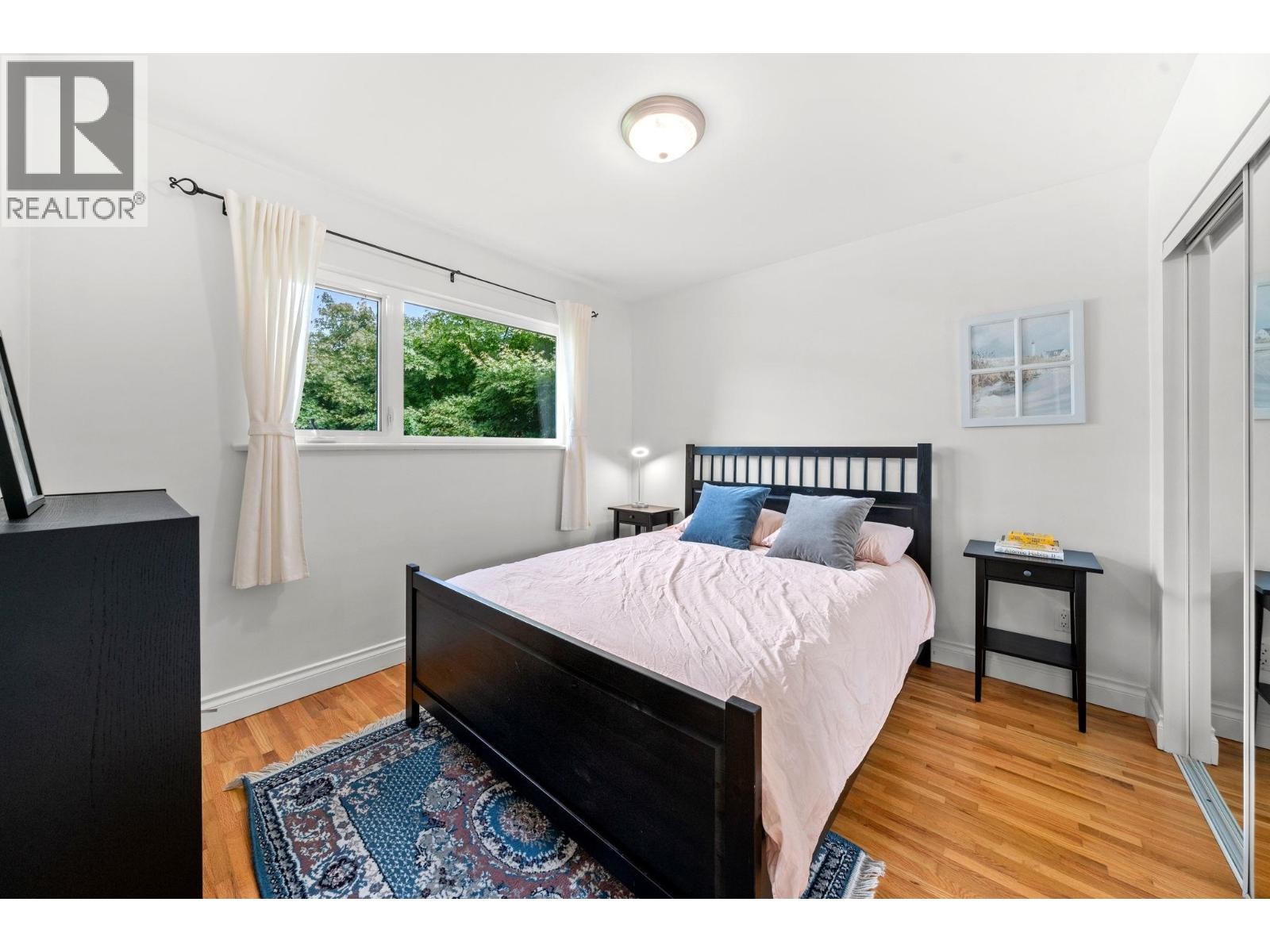 












728 E 6TH STREET

,
North Vancouver,




British Columbia
V7L1R6

