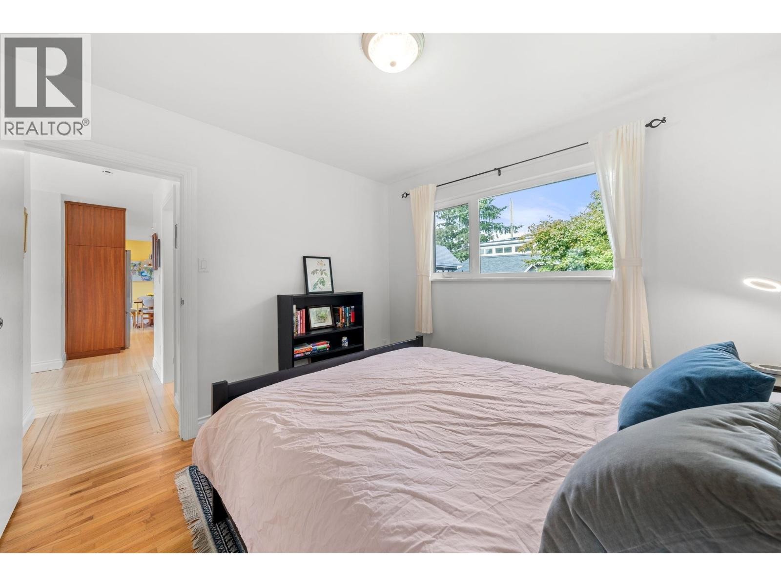 












728 E 6TH STREET

,
North Vancouver,




British Columbia
V7L1R6

