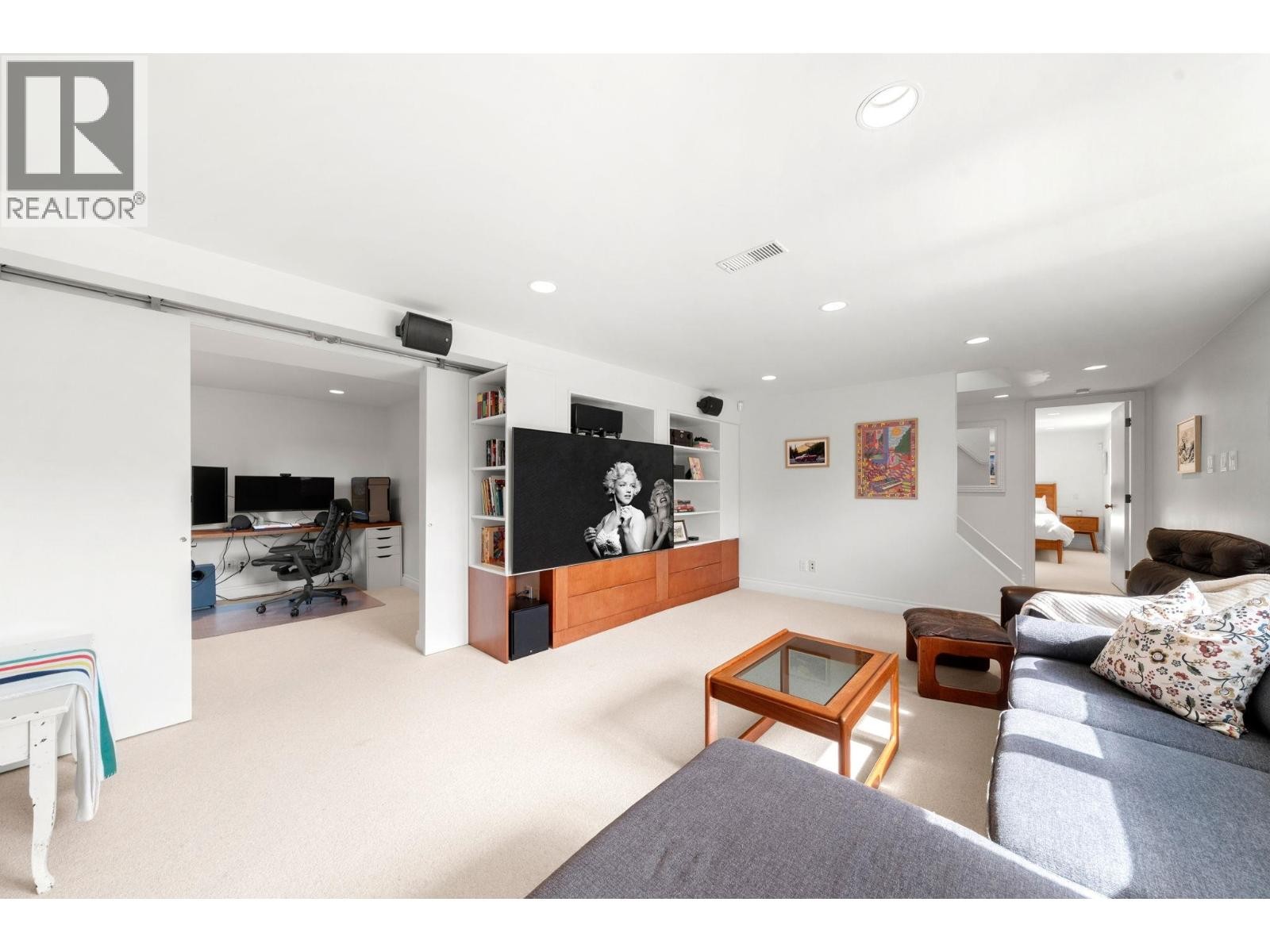












728 E 6TH STREET

,
North Vancouver,




British Columbia
V7L1R6

