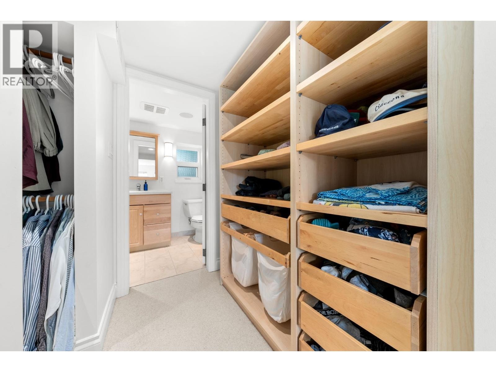 












728 E 6TH STREET

,
North Vancouver,




British Columbia
V7L1R6

