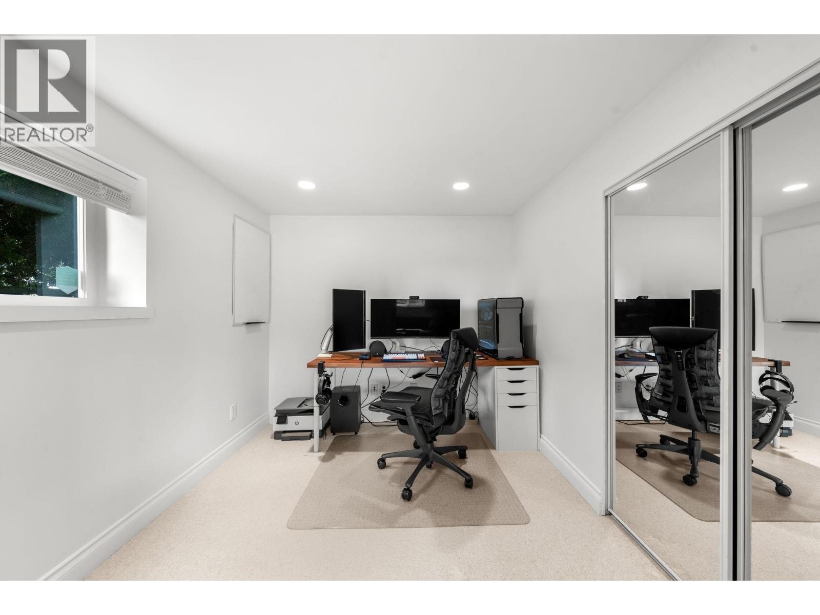 












728 E 6TH STREET

,
North Vancouver,




British Columbia
V7L1R6

