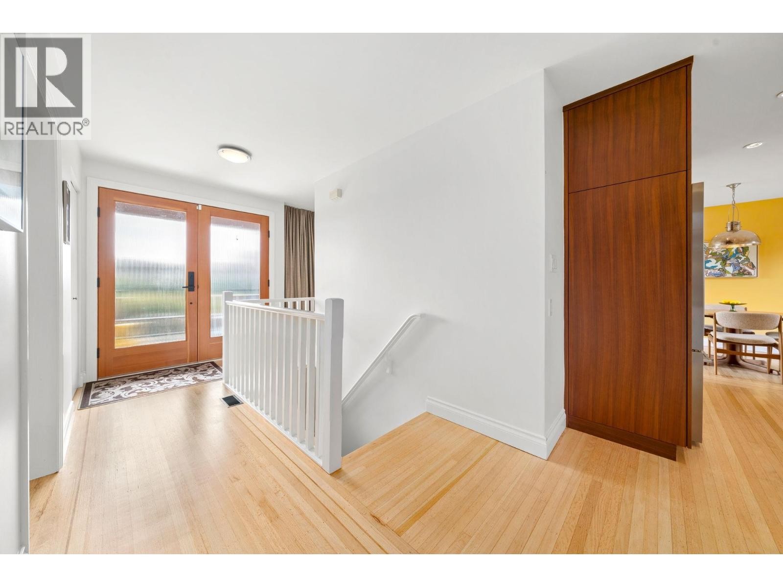 












728 E 6TH STREET

,
North Vancouver,




British Columbia
V7L1R6

