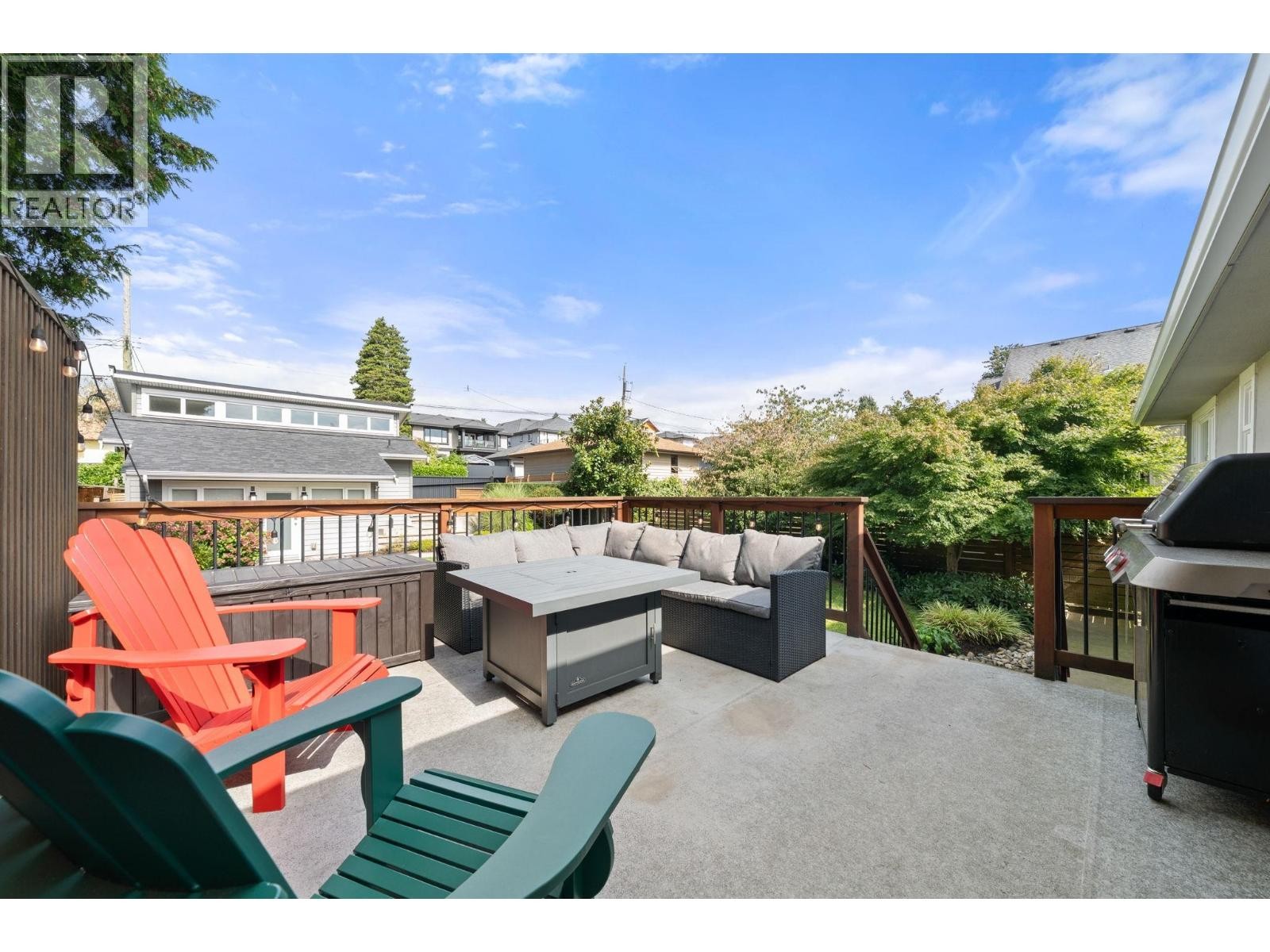 












728 E 6TH STREET

,
North Vancouver,




British Columbia
V7L1R6

