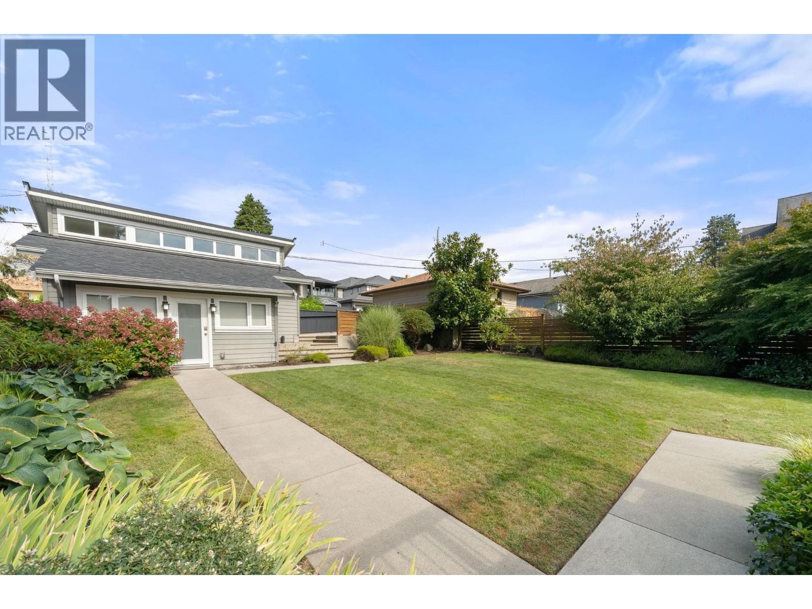 












728 E 6TH STREET

,
North Vancouver,




British Columbia
V7L1R6

