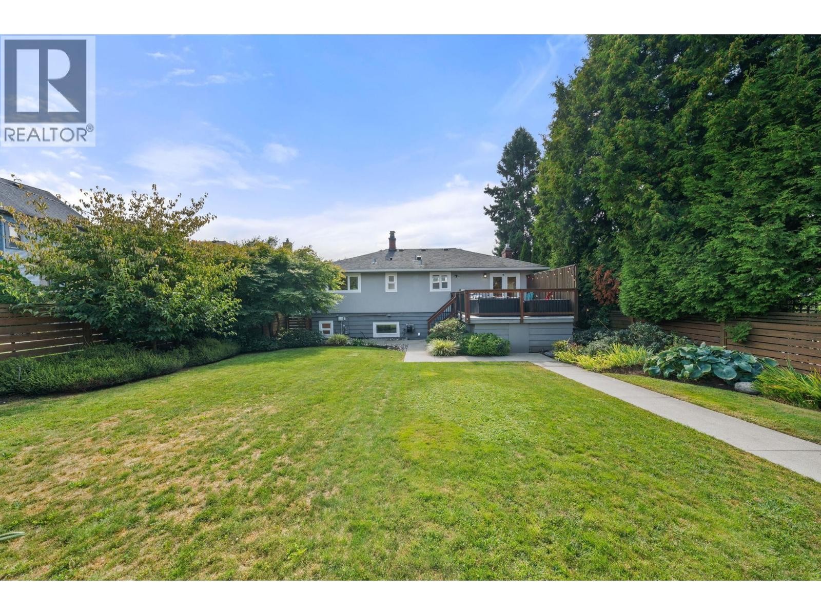 












728 E 6TH STREET

,
North Vancouver,




British Columbia
V7L1R6

