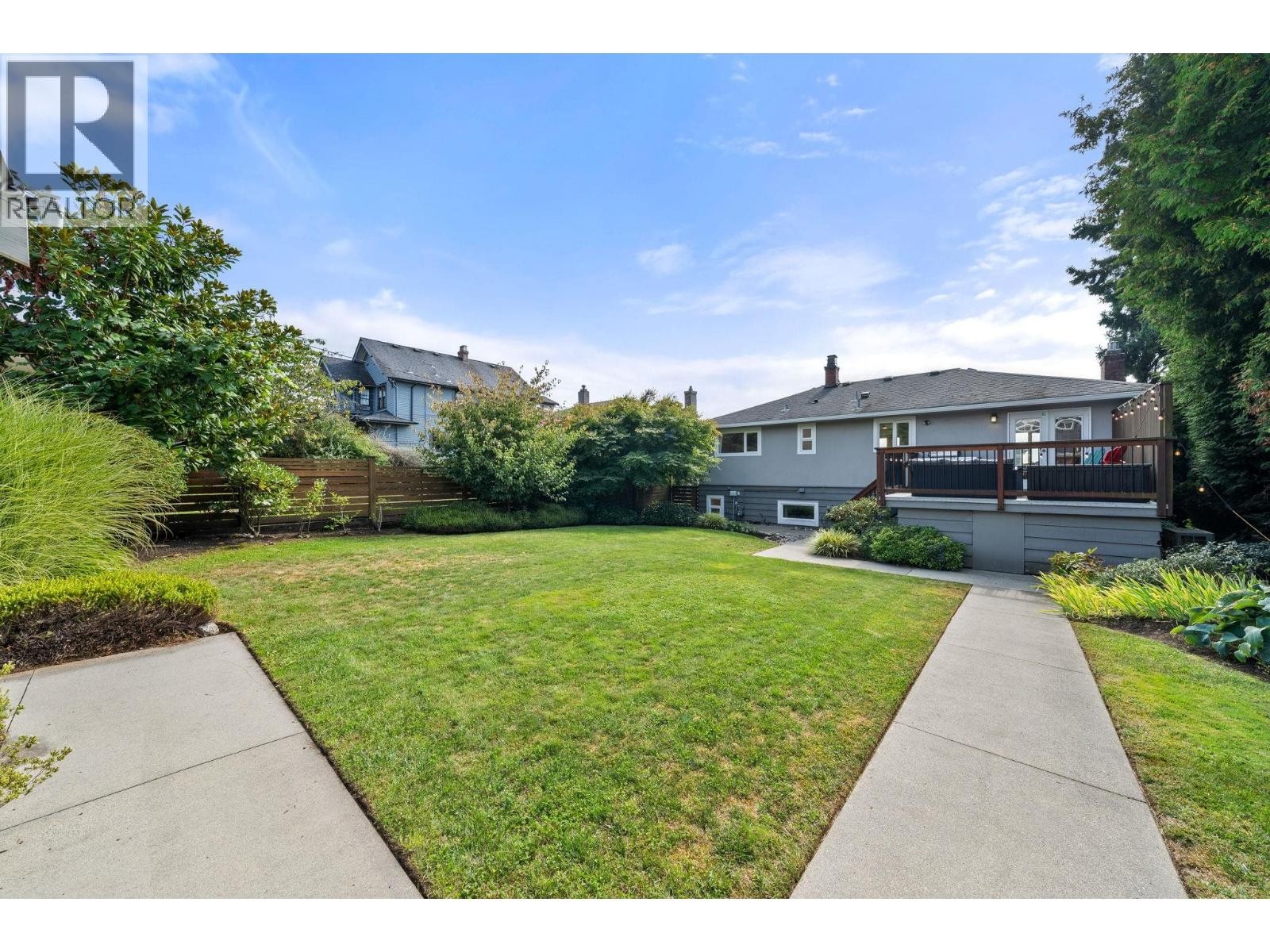 












728 E 6TH STREET

,
North Vancouver,




British Columbia
V7L1R6

