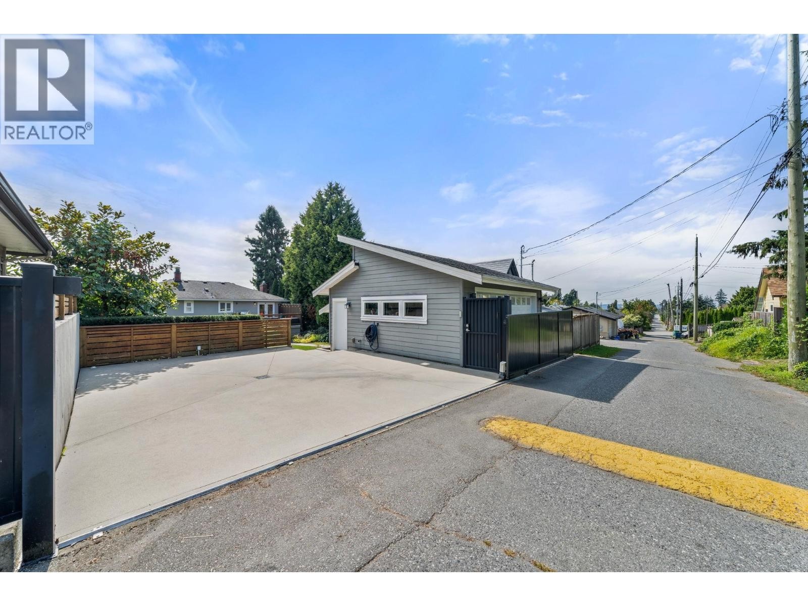 












728 E 6TH STREET

,
North Vancouver,




British Columbia
V7L1R6

