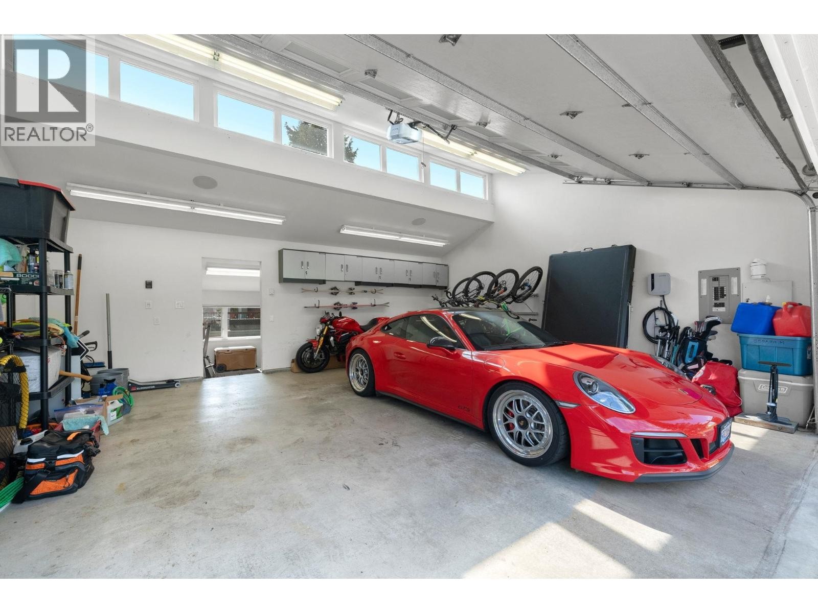 












728 E 6TH STREET

,
North Vancouver,




British Columbia
V7L1R6

