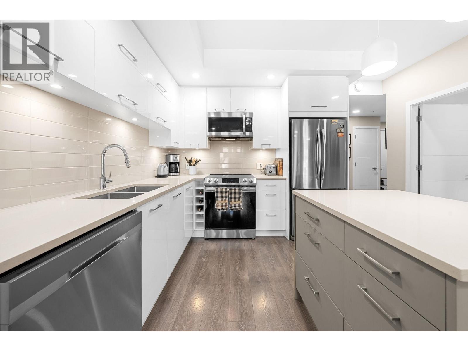 












411 38033 SECOND AVENUE

,
Squamish,




British Columbia
V8B0C4

